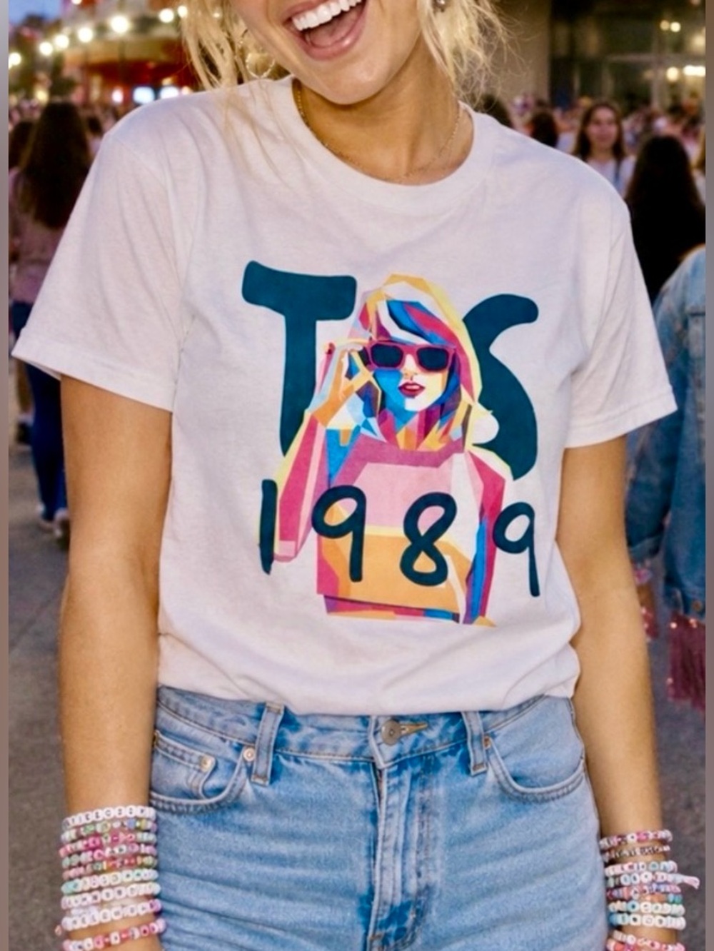 🎨 Taylor Swift - 1989 Pop Art Tee — Swifties size Medium
